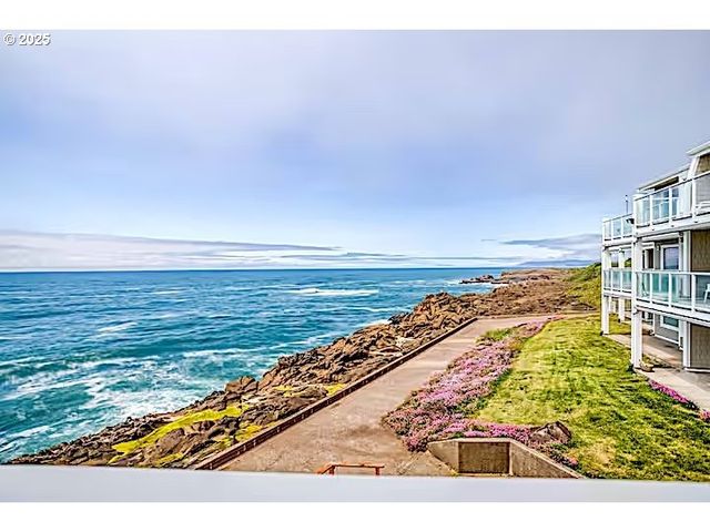 1123 N HIGHWAY 101 18, Depoe Bay, OR 97341