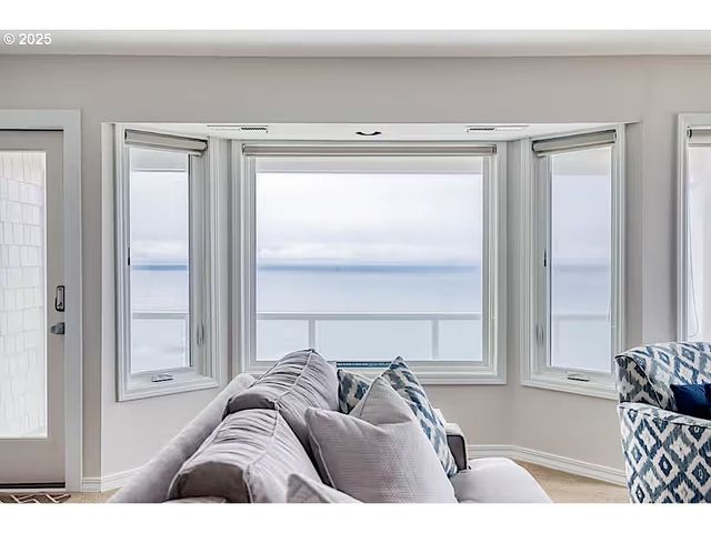 1123 N HIGHWAY 101 18, Depoe Bay, OR 97341