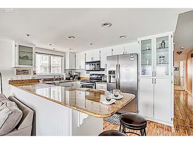 1123 N HIGHWAY 101 18, Depoe Bay, OR 97341