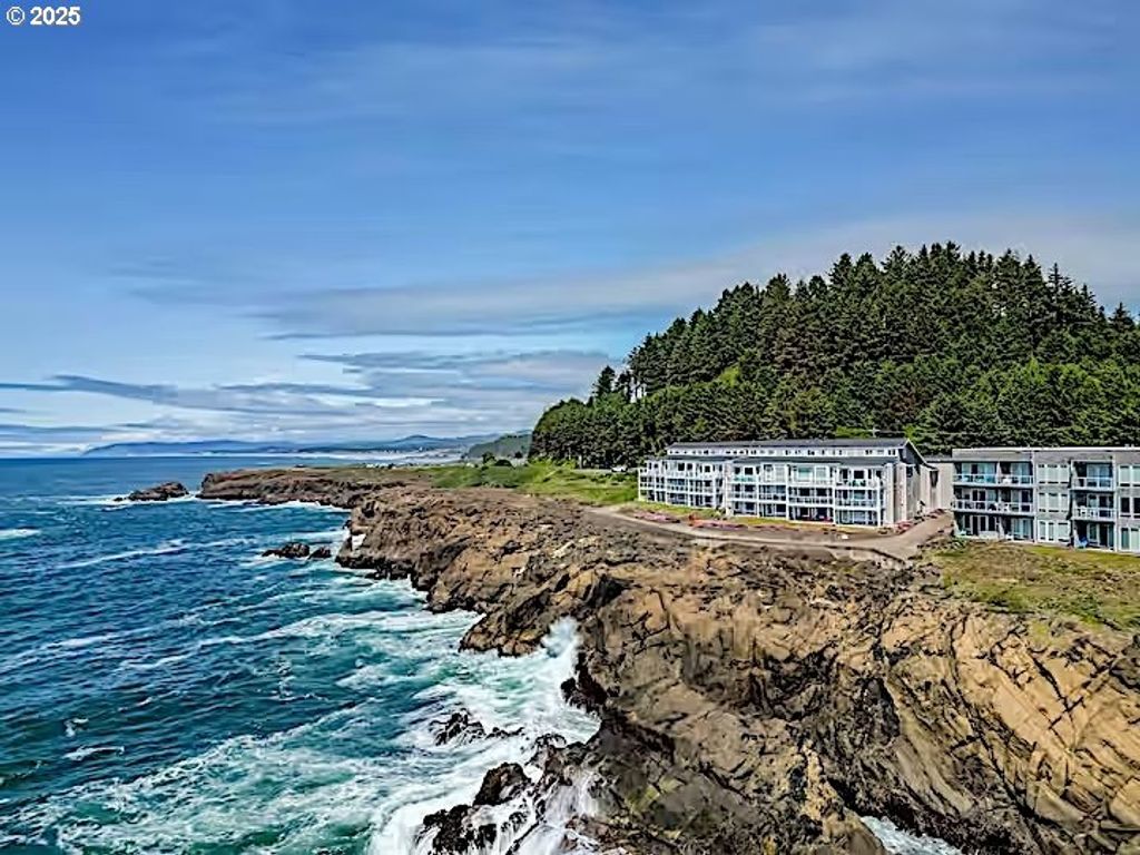 1123 N HIGHWAY 101 18, Depoe Bay, OR 97341