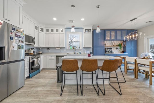 86 Ocean View Ave, Swansea, MA 02777