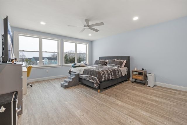 86 Ocean View Ave, Swansea, MA 02777