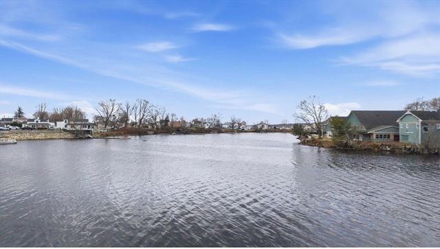 86 Ocean View Ave, Swansea, MA 02777