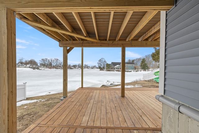 86 Ocean View Ave, Swansea, MA 02777