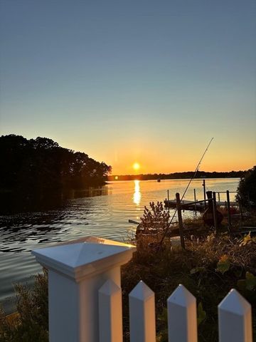 86 Ocean View Ave, Swansea, MA 02777