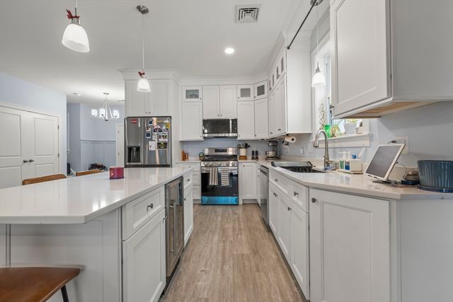 86 Ocean View Ave, Swansea, MA 02777