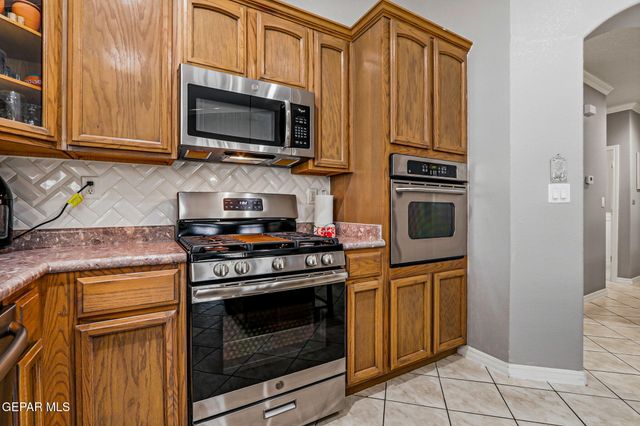 3065 TIERRA NORA Drive, El Paso, TX 79938