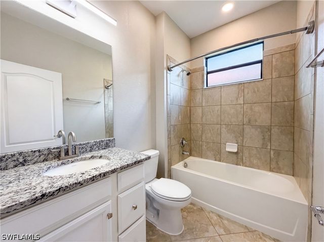 1588 Vizcaya LN, Naples, FL 34113