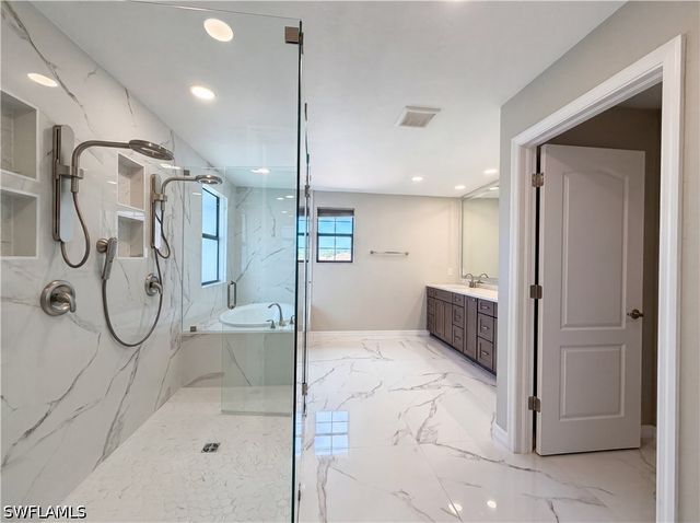 1588 Vizcaya LN, Naples, FL 34113
