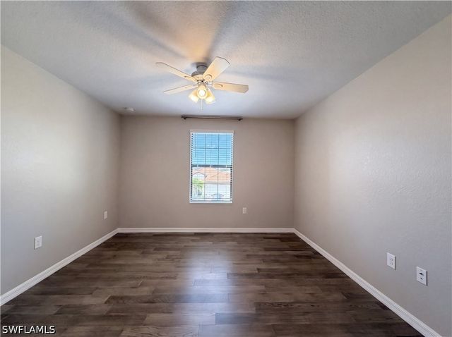 1588 Vizcaya LN, Naples, FL 34113
