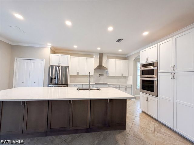 1588 Vizcaya LN, Naples, FL 34113