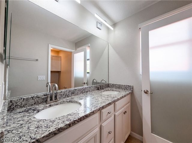 1588 Vizcaya LN, Naples, FL 34113