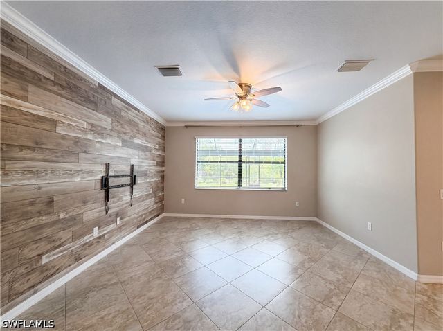 1588 Vizcaya LN, Naples, FL 34113