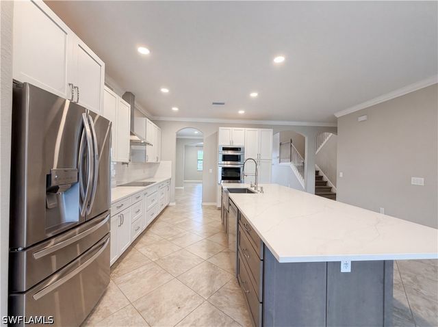 1588 Vizcaya LN, Naples, FL 34113