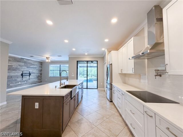 1588 Vizcaya LN, Naples, FL 34113