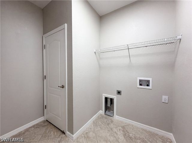 1588 Vizcaya LN, Naples, FL 34113