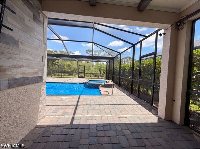 1588 Vizcaya LN, Naples, FL 34113