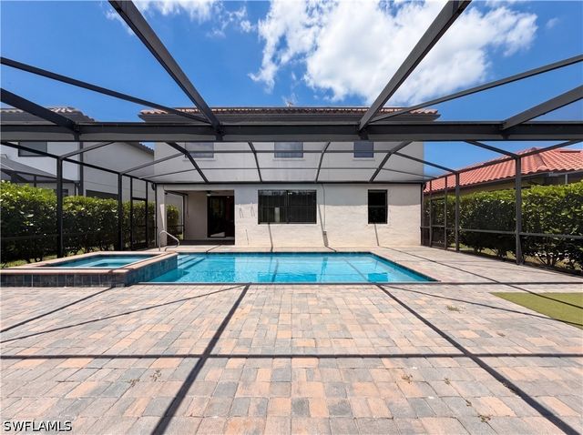 1588 Vizcaya LN, Naples, FL 34113