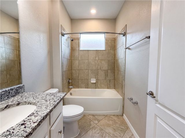 1588 Vizcaya LN, Naples, FL 34113