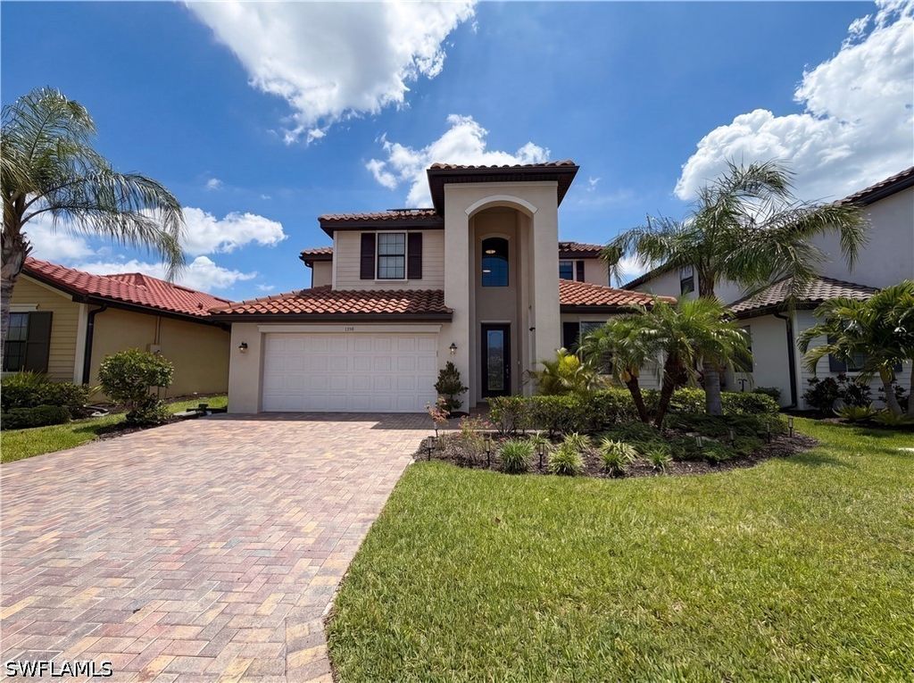 1588 Vizcaya LN, Naples, FL 34113