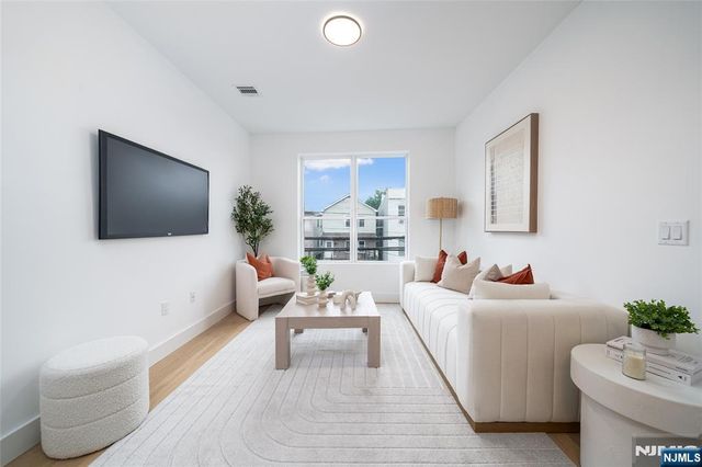 649 38th Street 509, Union City, NJ 07087