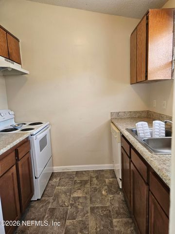 1456 GIFFORD Avenue D, Orange Park, FL 32065
