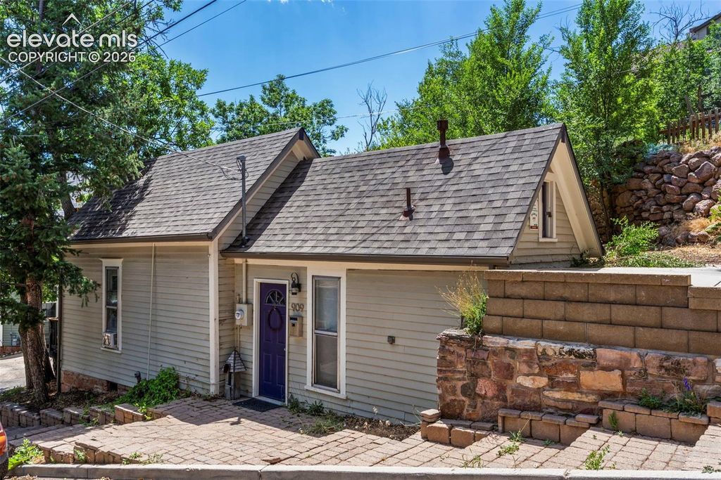 909 Osage Avenue, Manitou Springs, CO 80829