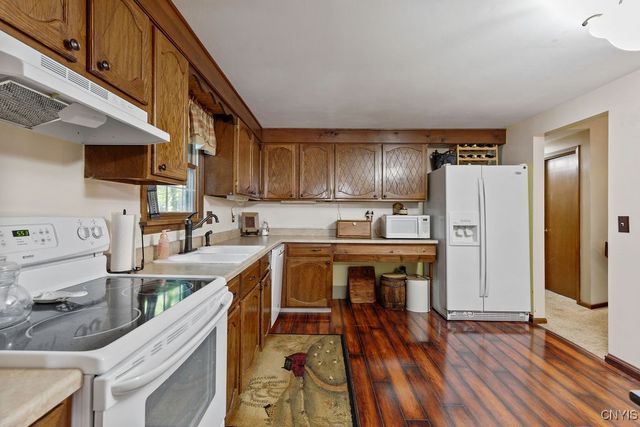 8742 Tallwood Ridge, Lysander, NY 13027