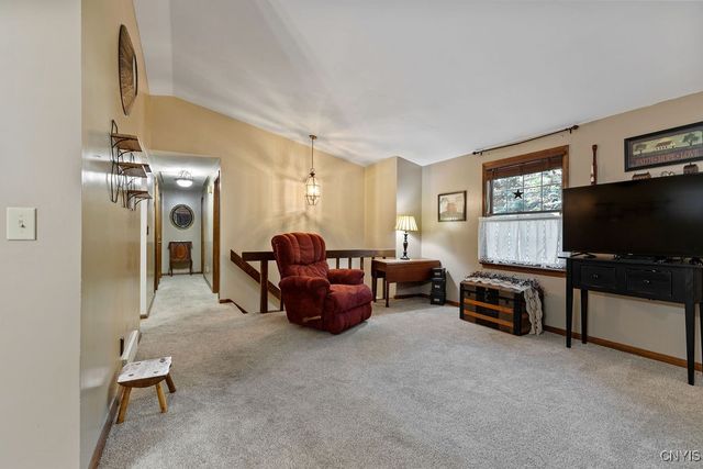 8742 Tallwood Ridge, Lysander, NY 13027