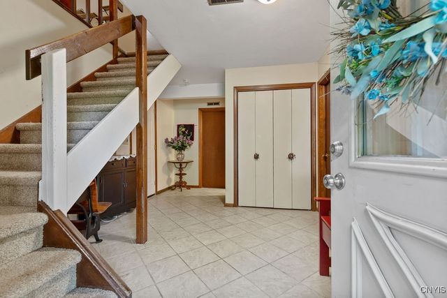 8742 Tallwood Ridge, Lysander, NY 13027