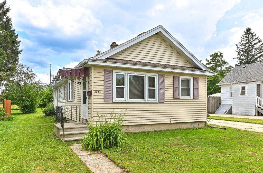 3945 E Birchwood AVENUE, Cudahy, WI 53110