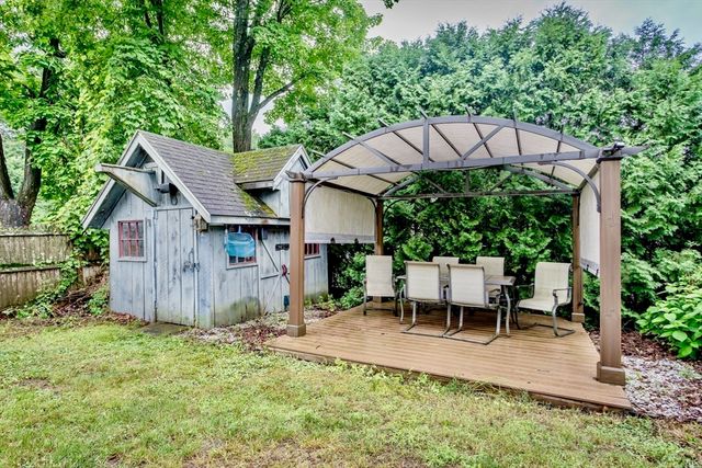 15 Kenwood Street, Westfield, MA 01085