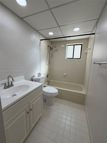 8025 SW 107th Ave 213, Miami, FL 33173