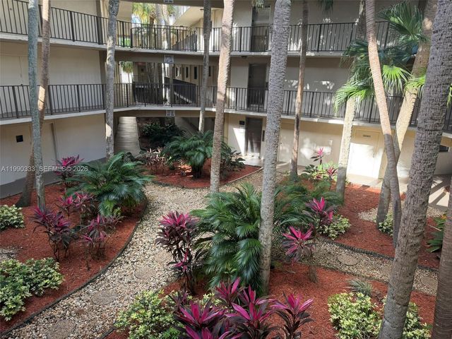 8025 SW 107th Ave 213, Miami, FL 33173