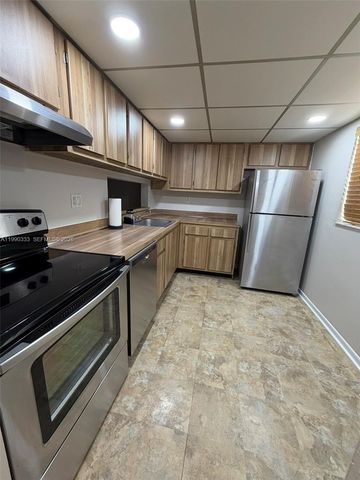 8025 SW 107th Ave 213, Miami, FL 33173