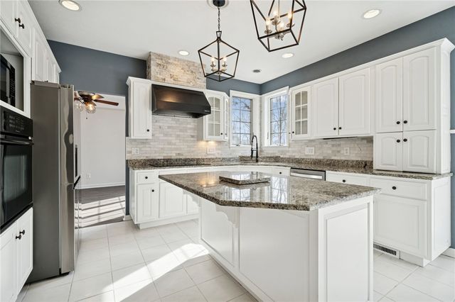 3124 Algonquin Trail, Lower Burrell, PA 15068