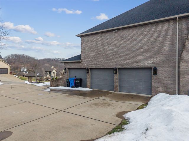 3124 Algonquin Trail, Lower Burrell, PA 15068