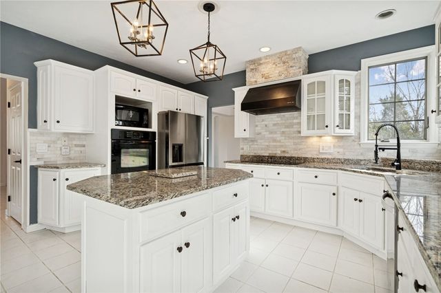 3124 Algonquin Trail, Lower Burrell, PA 15068