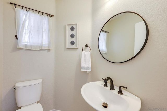 1772 Promenade Cir, Vista, CA 92083