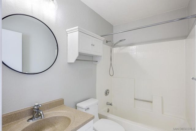 1772 Promenade Cir, Vista, CA 92083