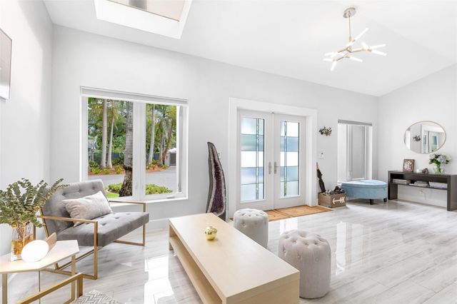 913 Coconut Drive, Fort Lauderdale, FL 33315