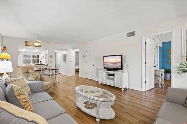 404 PINEBROOK CRESCENT 4, Venice, FL 34285