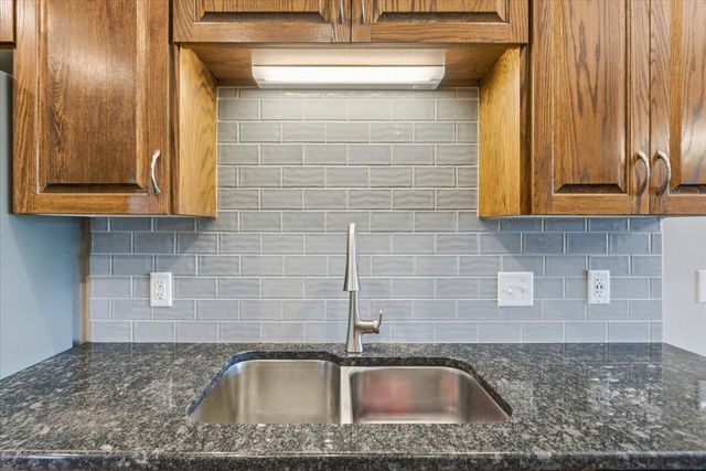 5316 HARDINGS LANDING Road, Council Bluffs, IA 51501