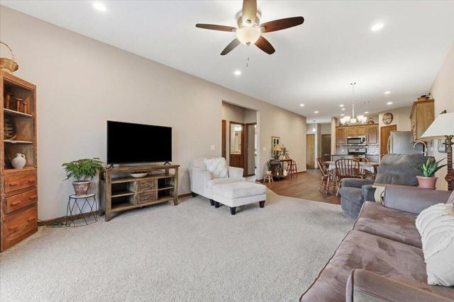 5316 HARDINGS LANDING Road, Council Bluffs, IA 51501