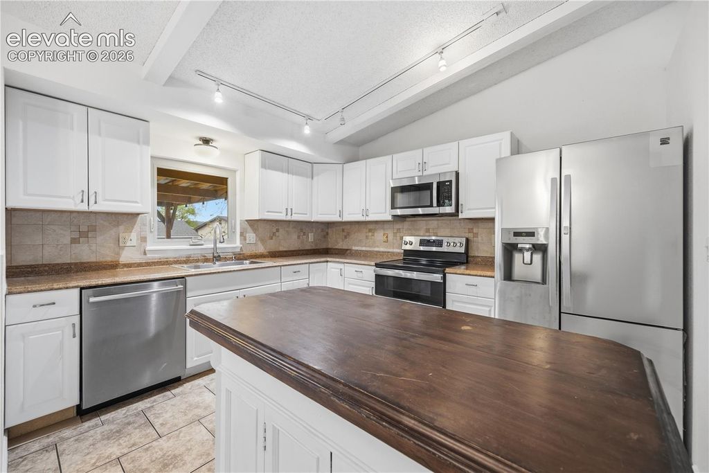 912 Amsterdam Drive, Colorado Springs, CO 80907 — photo 2