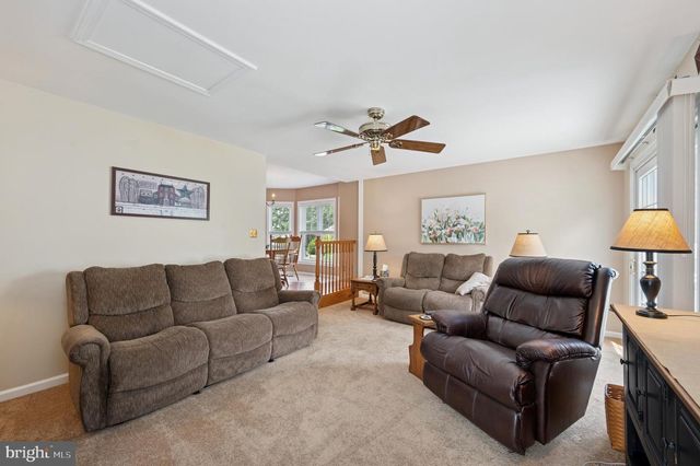108 CARRIAGE LN, Aston, PA 19014