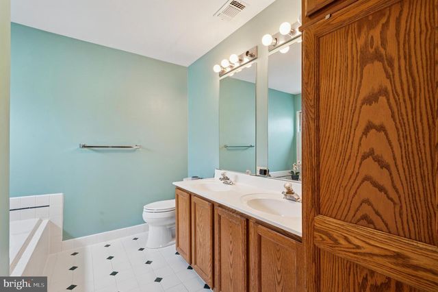 108 CARRIAGE LN, Aston, PA 19014