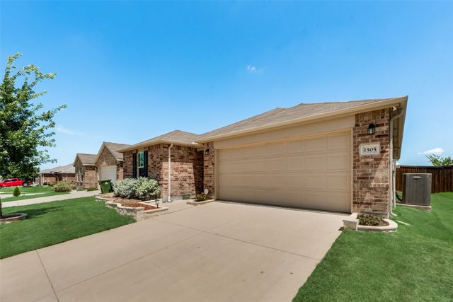 1505 Waggoner Drive, Aubrey, TX 76227