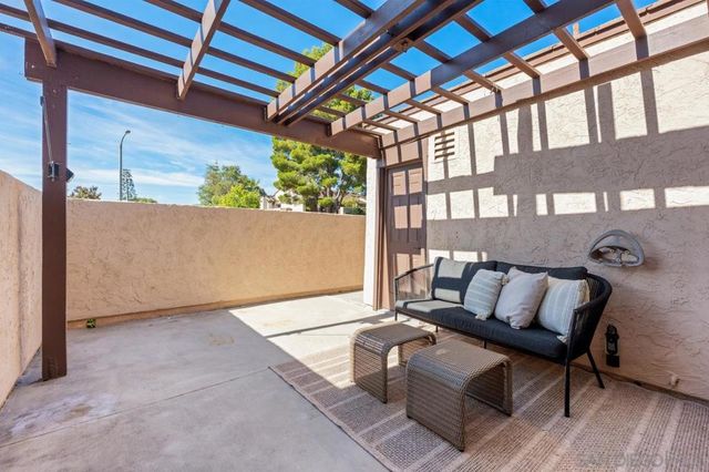 2053 Golden Circle Dr, Escondido, CA 92026