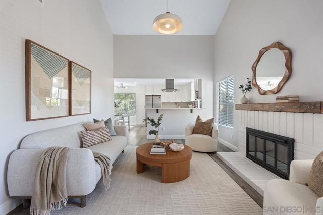 2053 Golden Circle Dr, Escondido, CA 92026